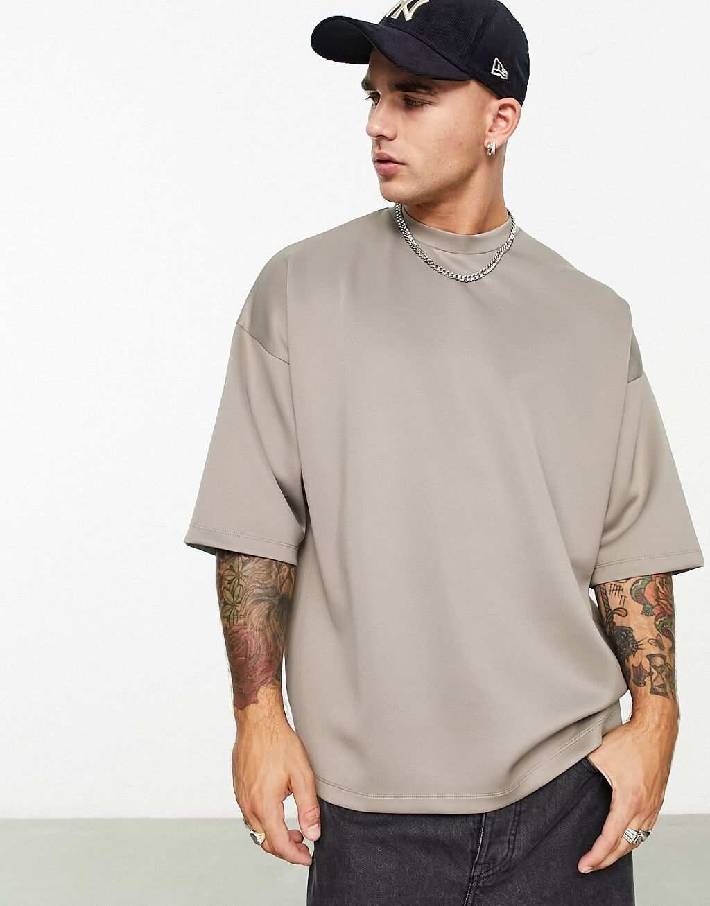 

Темно-бежевая футболка оверсайз ASOS DESIGN