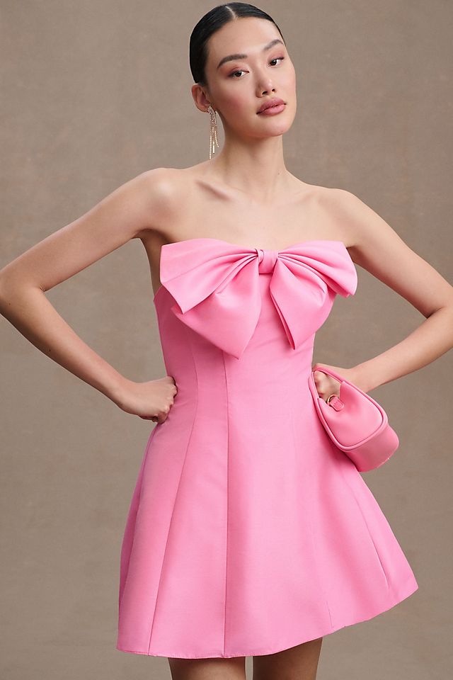 цена Мини-платье Mac Duggal трапециевидного силуэта с бантом без бретелек, розовый