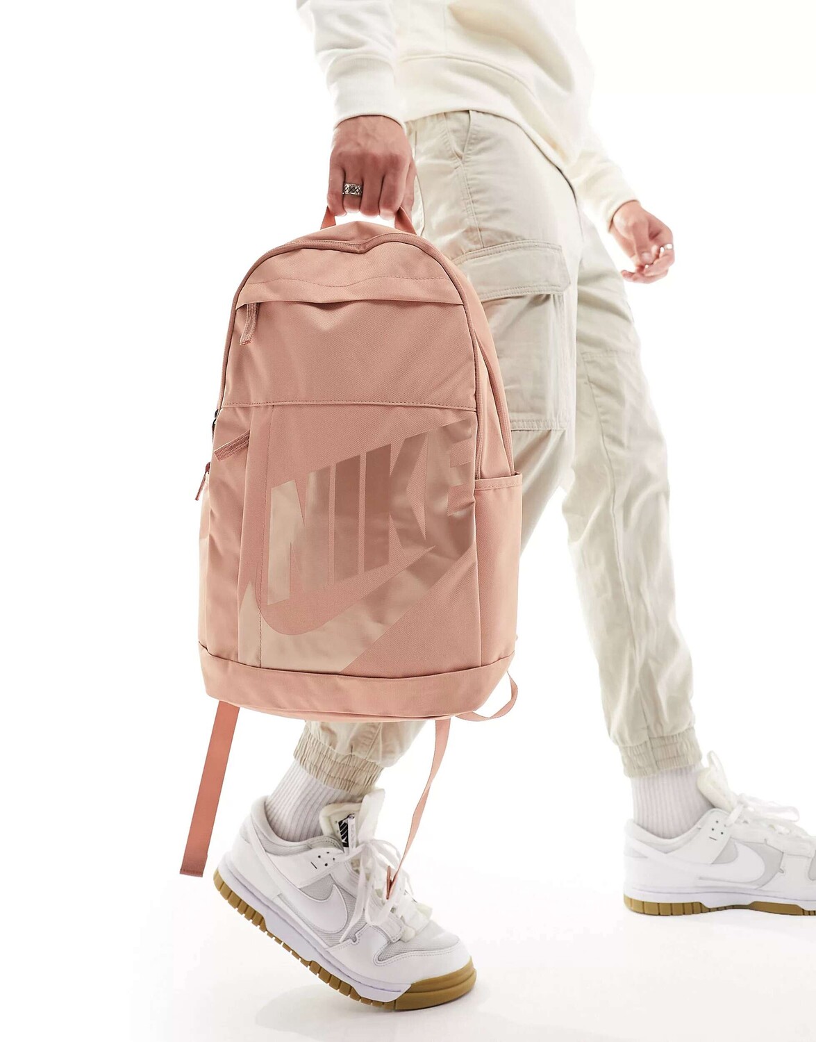 

Розовый рюкзак Nike Elemental