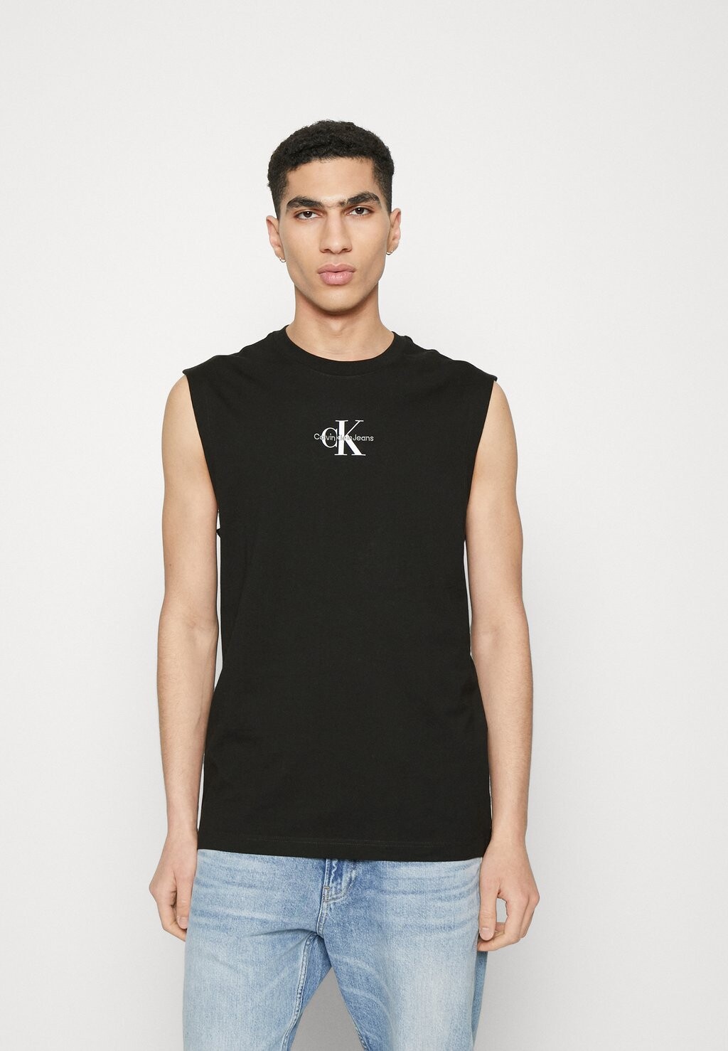 

Топ Calvin Klein, черный