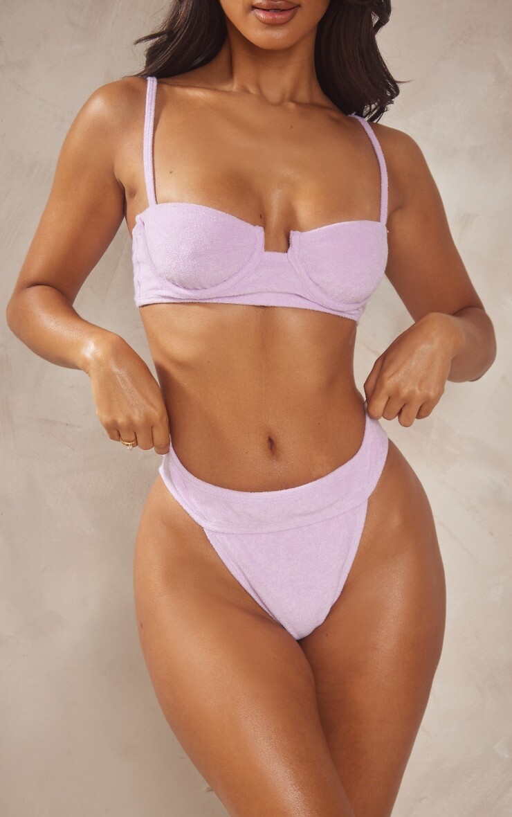

PrettyLittleThing Трусики бикини из махрового материала Petite сиреневого цвета