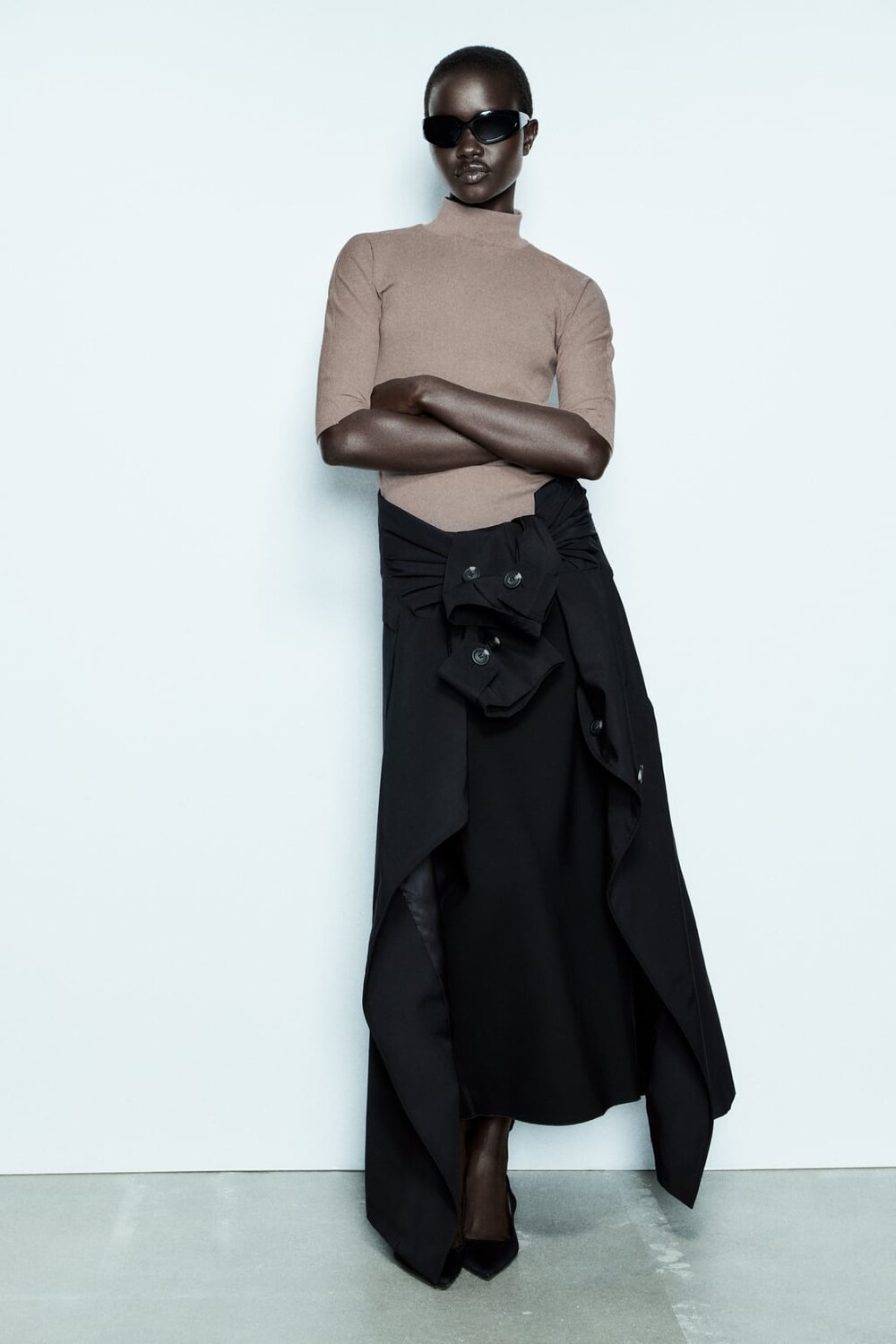 

Хлопковая футболка с воротником-стойкой ZARA, кэмел