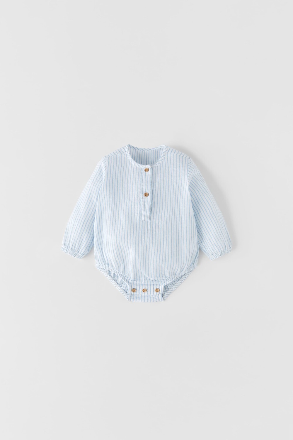 

Корпус на кнопках Zara, голубоватый