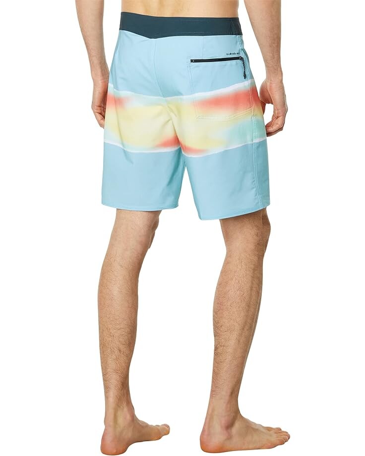 

Шорты для плавания Quiksilver Surfsilk Air Brush 19" Boardshorts, цвет Sky Blue