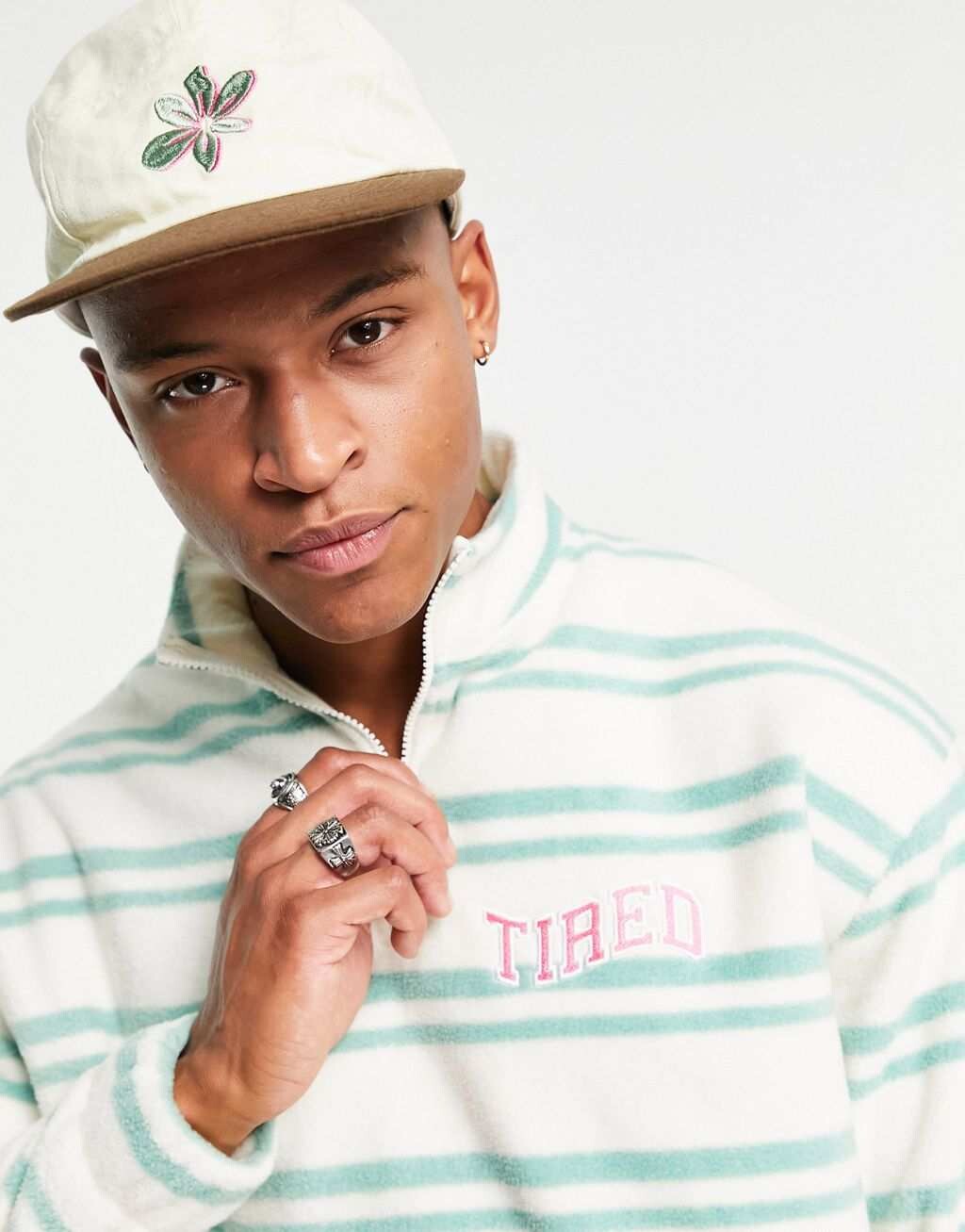 

Объемный флисовый свитшот с полосками по всей поверхности ASOS DESIGN