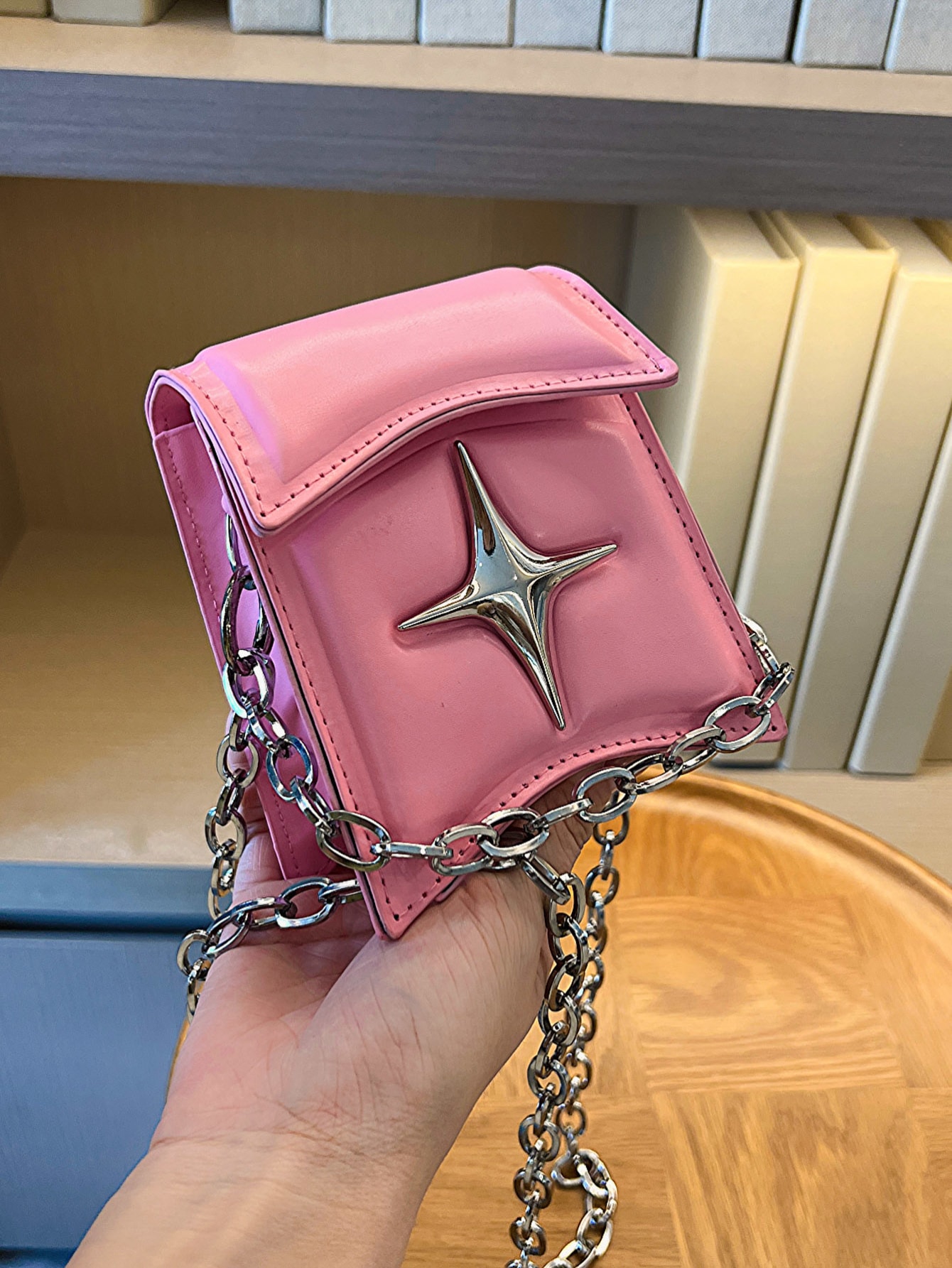 цена Квадратная сумка Mini Star Decor с цепочкой и клапаном розовая, розовый