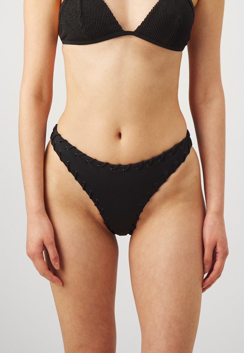 

Плавки бикини WHIP STITCH CHEEKY BOTTOM Good American, черный