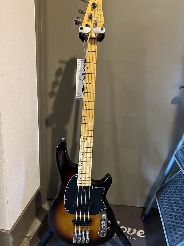 

Басс гитара Schecter CV-4 Bass 3 Tone Sunburst