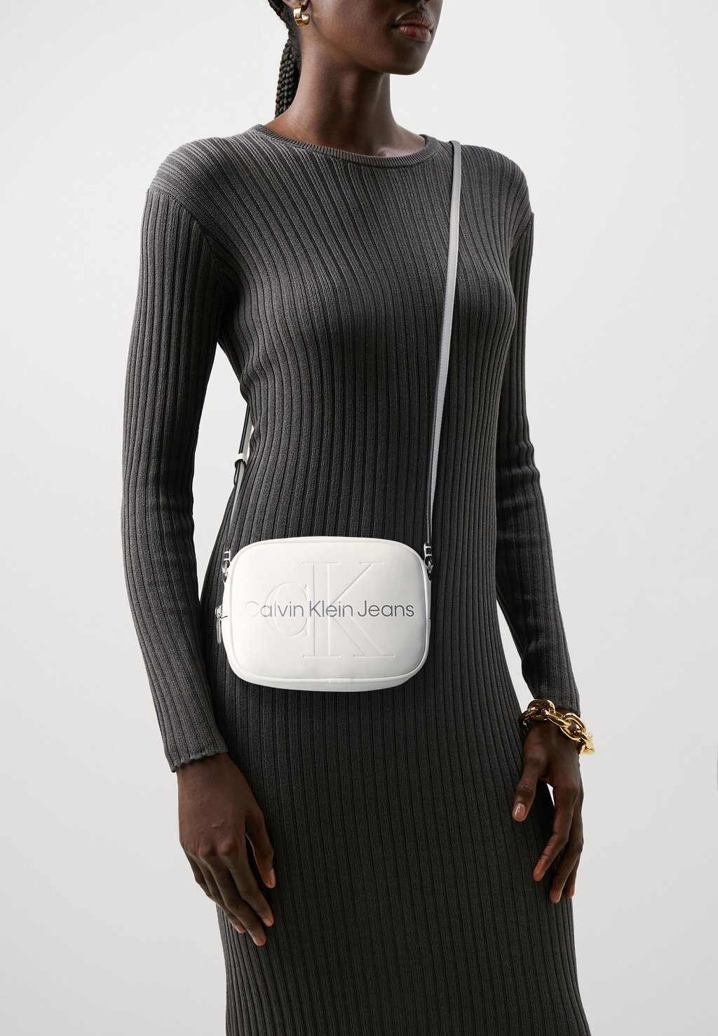 

Сумка через плечо SCULPTED CAMERA BAG MONO Calvin Klein Jeans, цвет white/silver-coloured