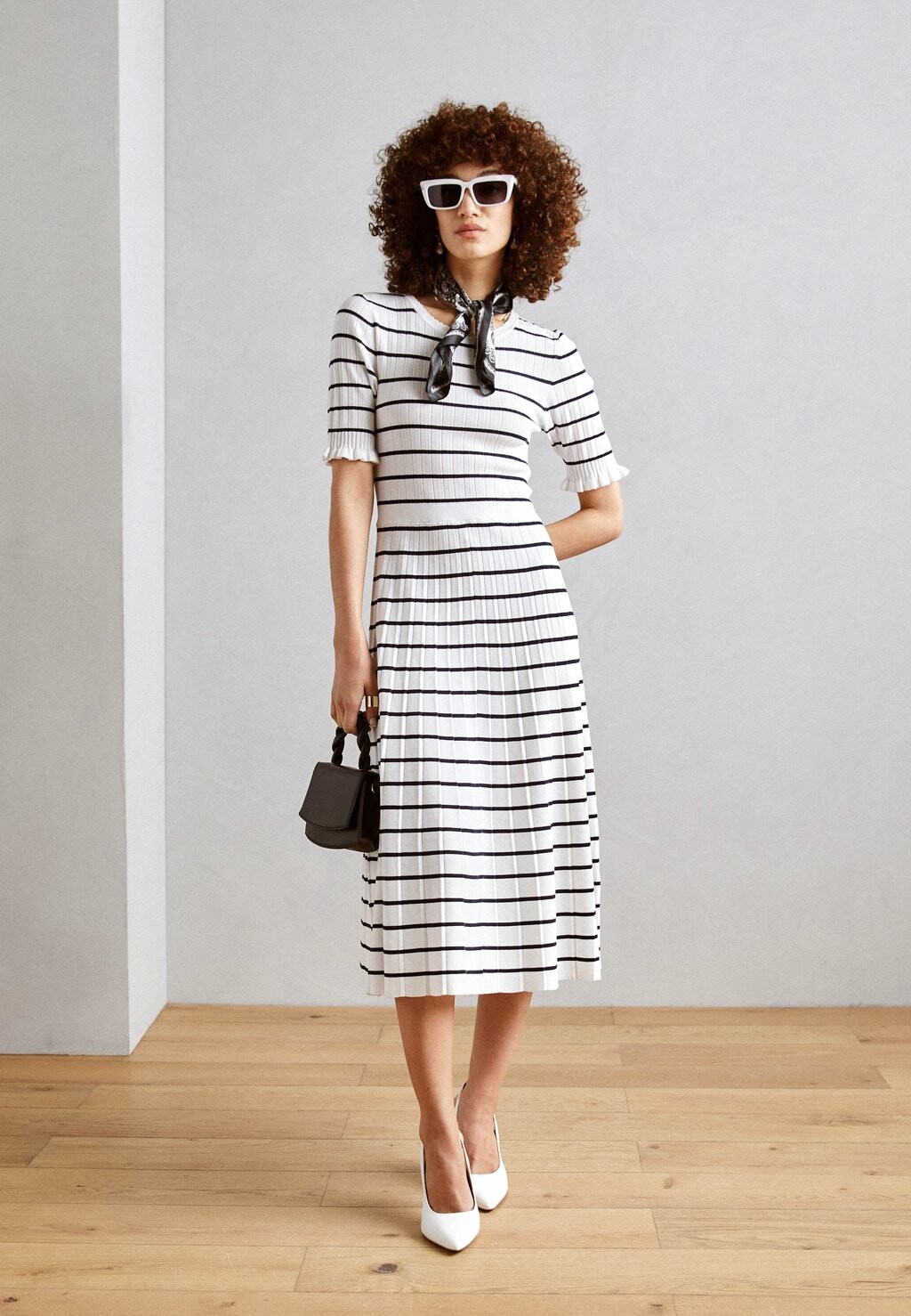 

Трикотажное платье DRESS ROSA Lindex, цвет off white