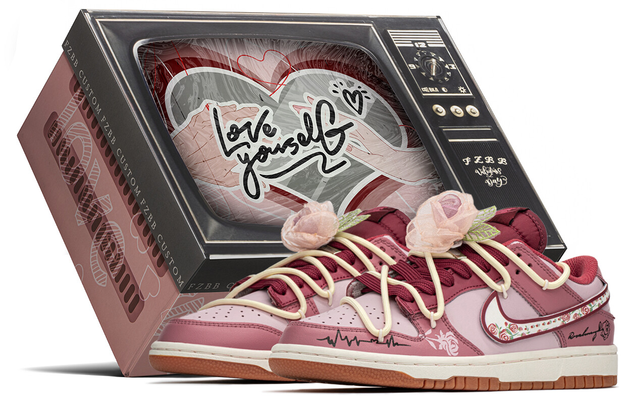 

Женские кроссовки для скейтбординга Nike Dunk, Red/Pink