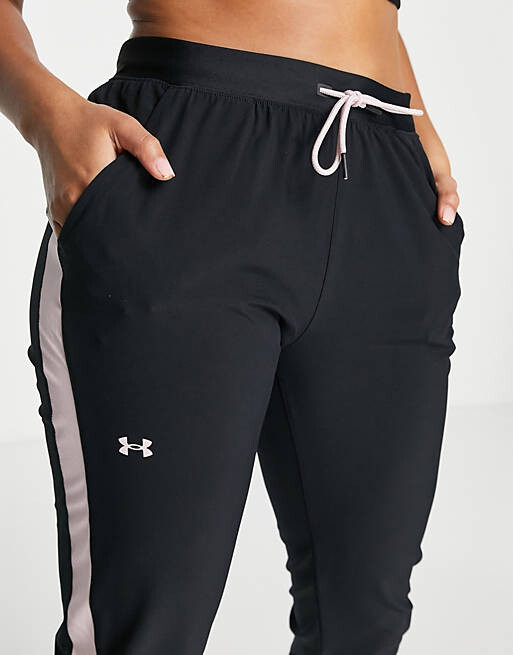 

Тканые джоггеры в черно-белых цветах Under Armour Training