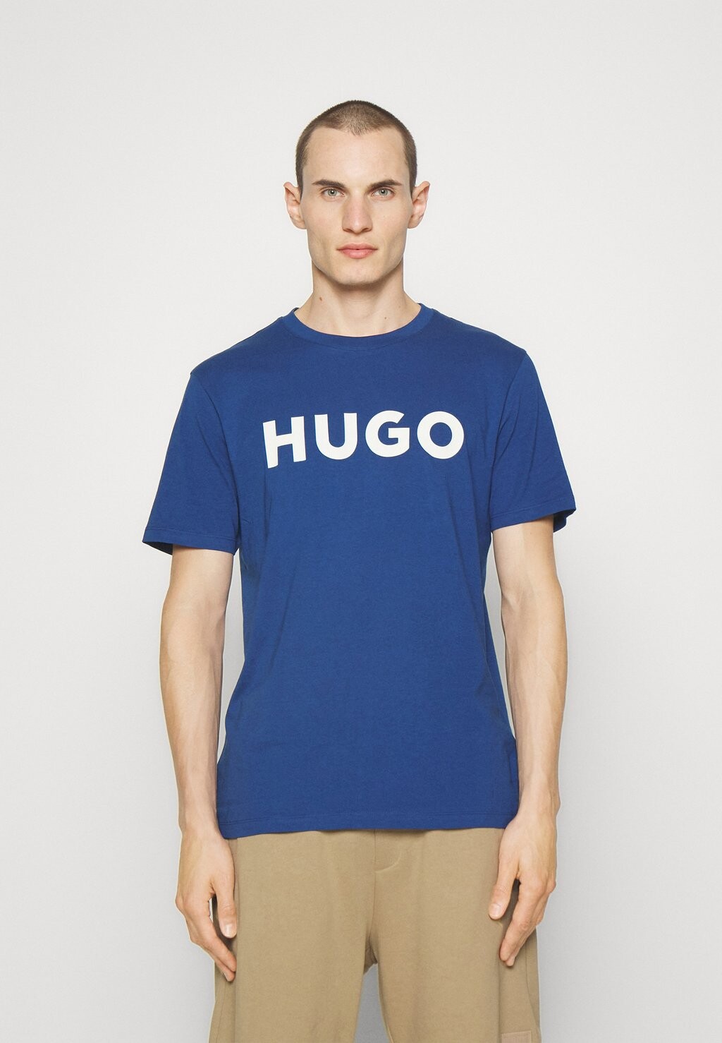 

Футболка с принтом HUGO, темно-синий