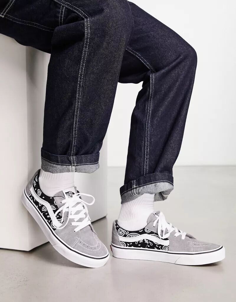 

Серые кроссовки Vans SK8-Low