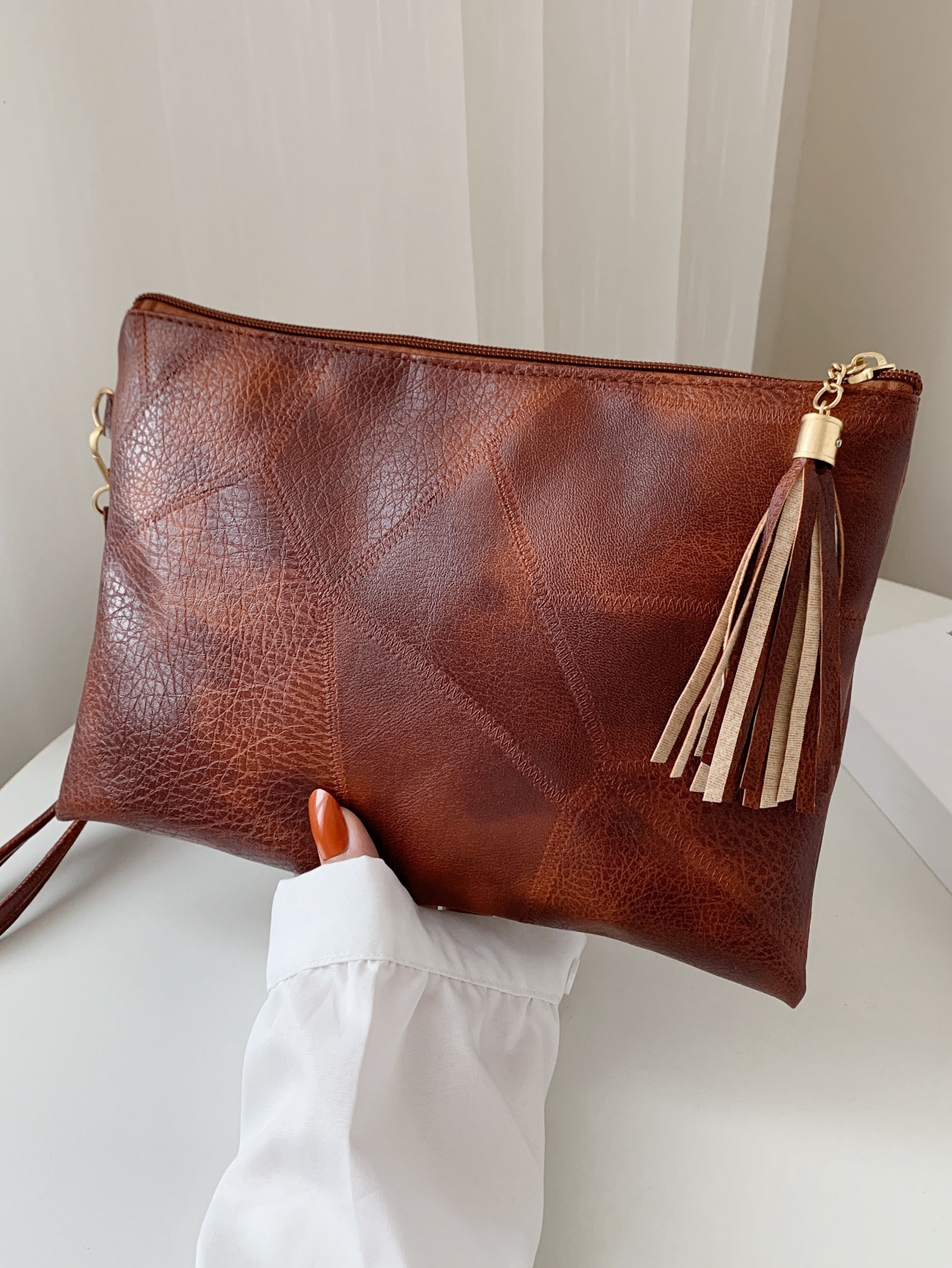 цена Винтажная сумка на запястье с тиснением личи и кисточкой в ​​стиле ретро, коричневый