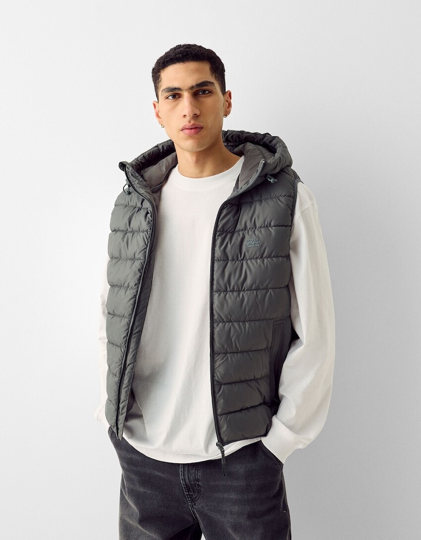 

Легкий стеганый жилет с капюшоном Bershka, серый