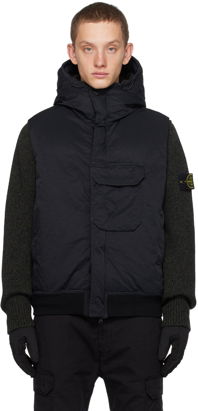 

Черный пуховик с капюшоном Черный Код поставщика: 7915G1021 Stone Island