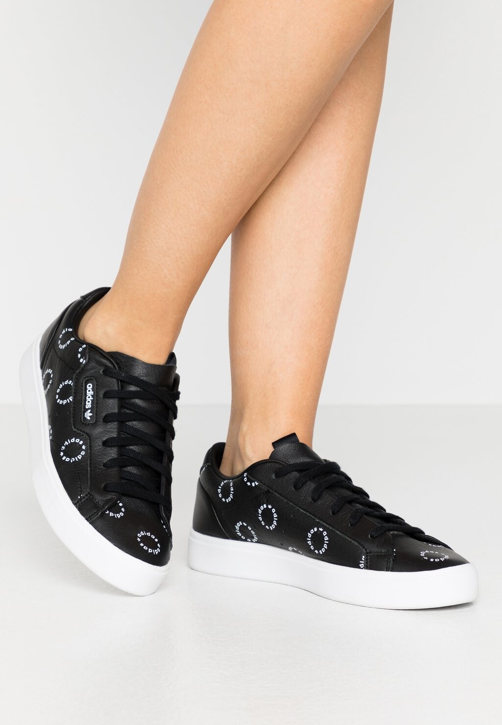 

Низкие кроссовки adidas Originals, черный
