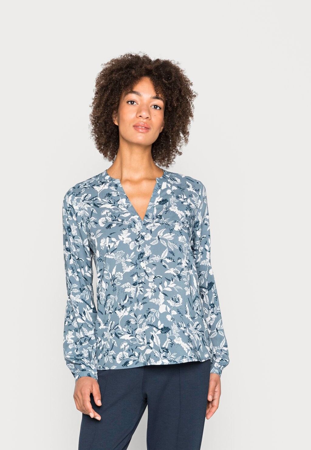 

Блузка KASARY TILLY BLOUSE Kaffe, синий мираж/лунный каменный цветок