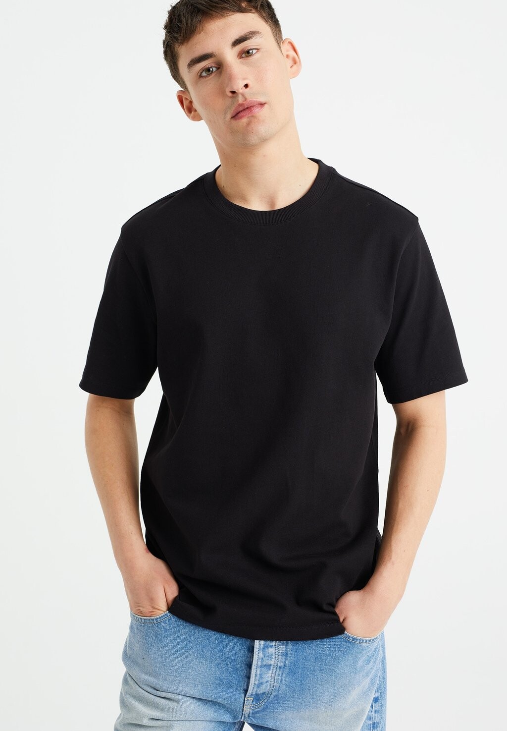 

Футболка базовая WE Fashion, цвет black