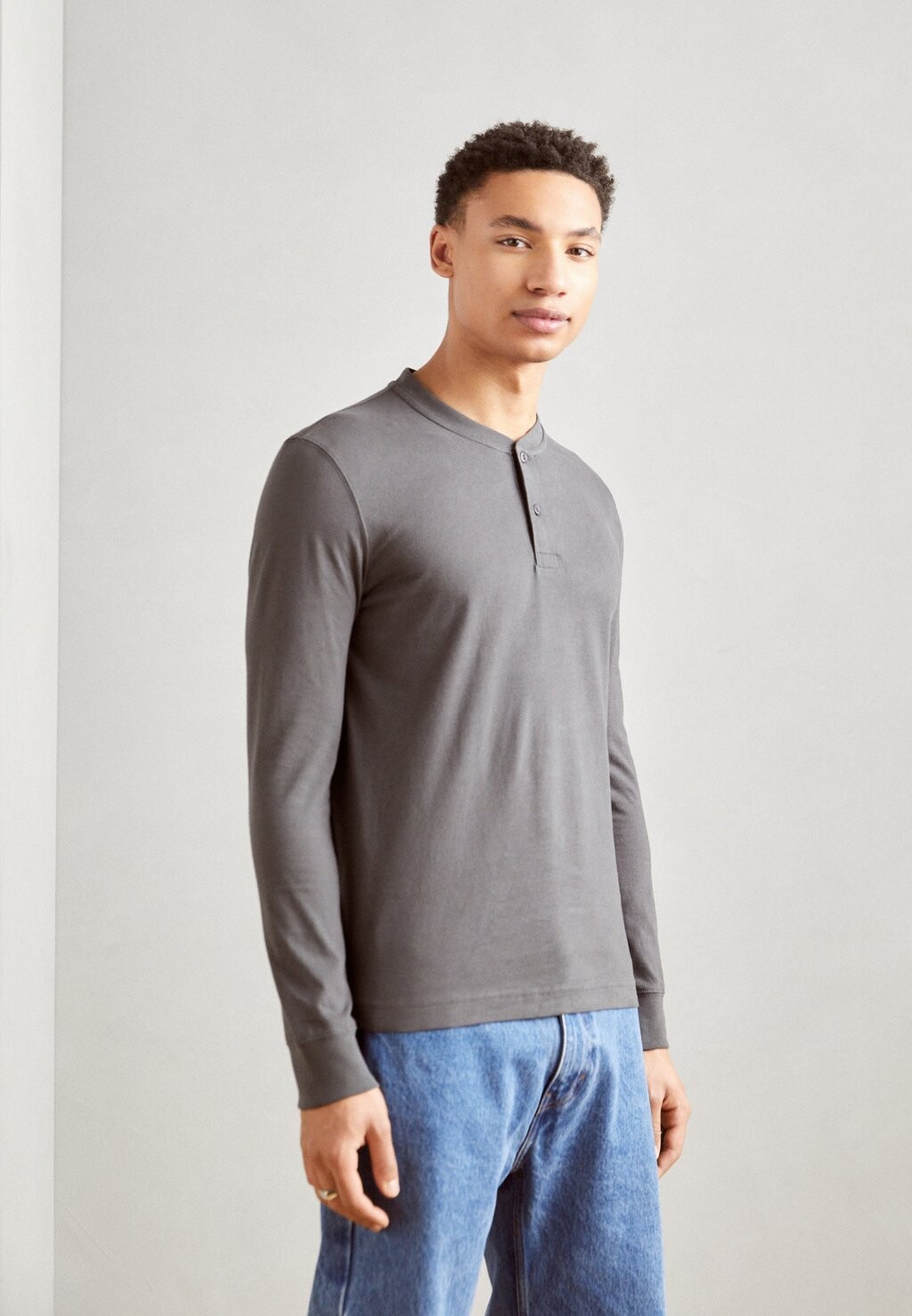 

Футболка с длинным рукавом Acid Henley Esprit, цвет dark grey