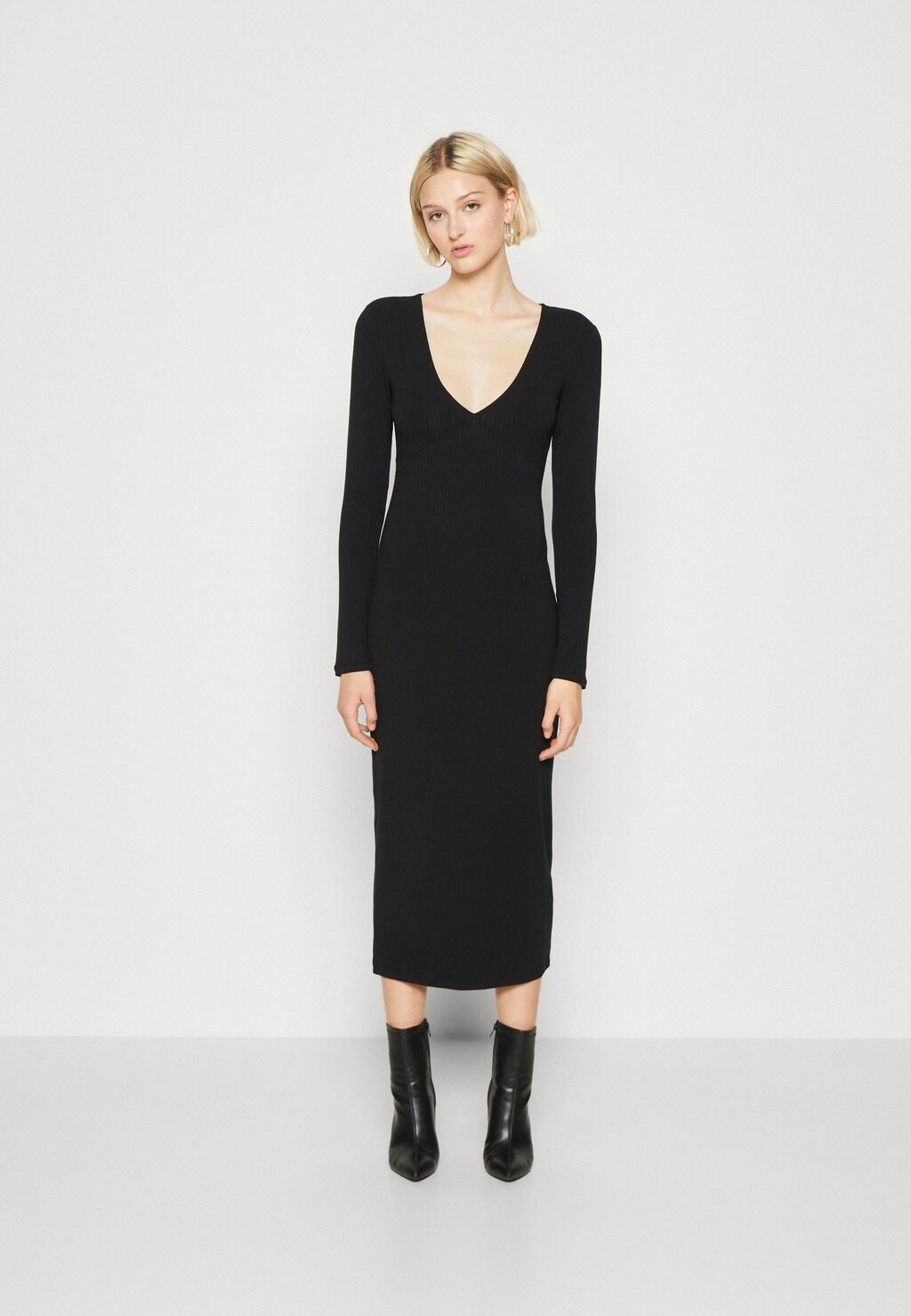 

Платье прямого кроя Gina Tricot, черный