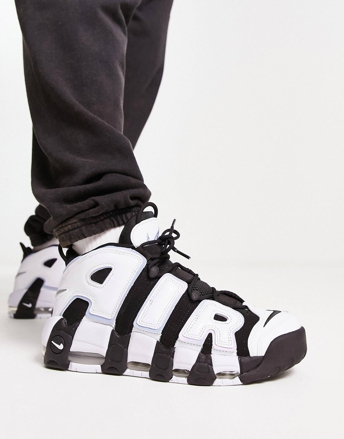 

Черно-белые кроссовки Nike Air More Uptempo '96