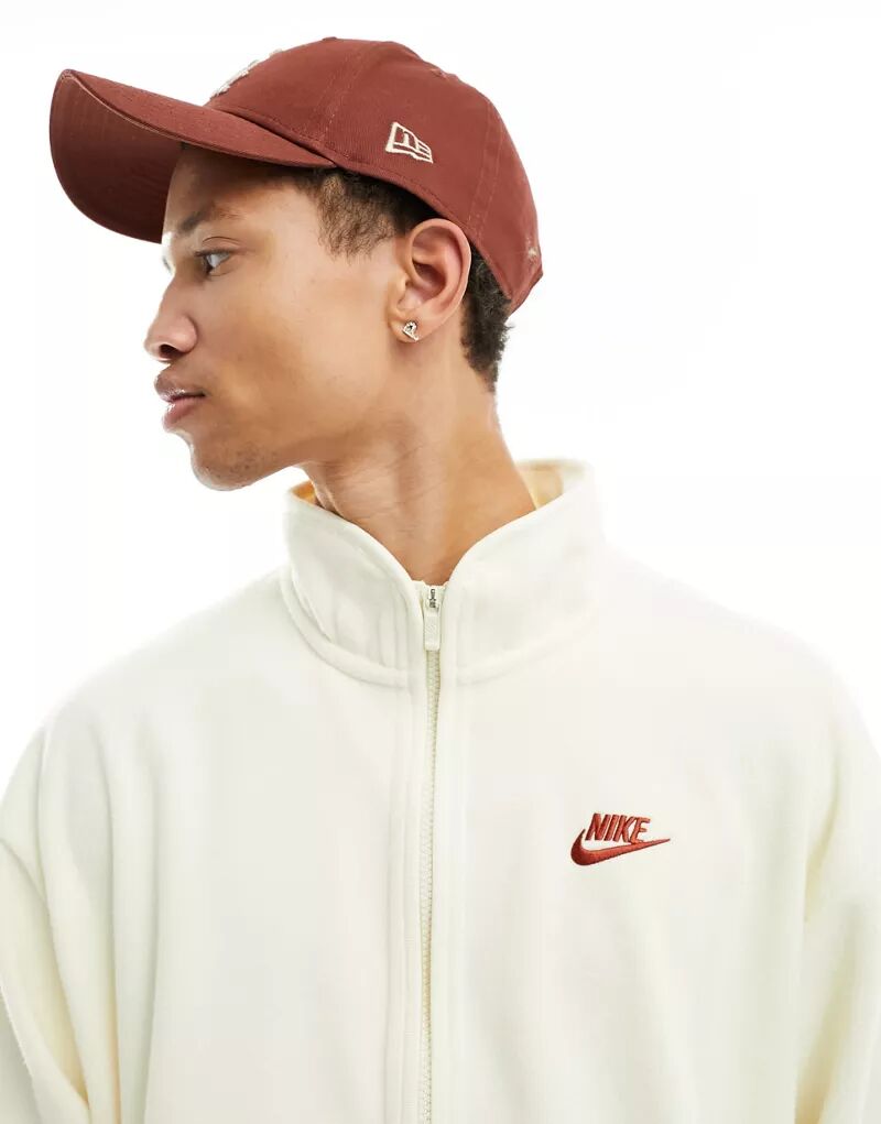 Бежевая флисовая куртка на молнии Nike Club