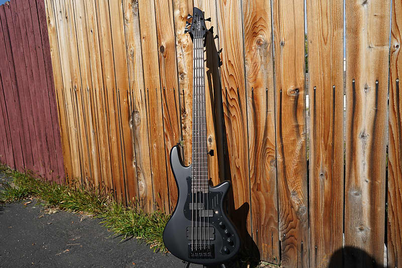 Басс гитара Schecter DIAMOND SERIES Stiletto-5 Stealth - Pro Satin Black 5-String Electric Bass Guitar фото