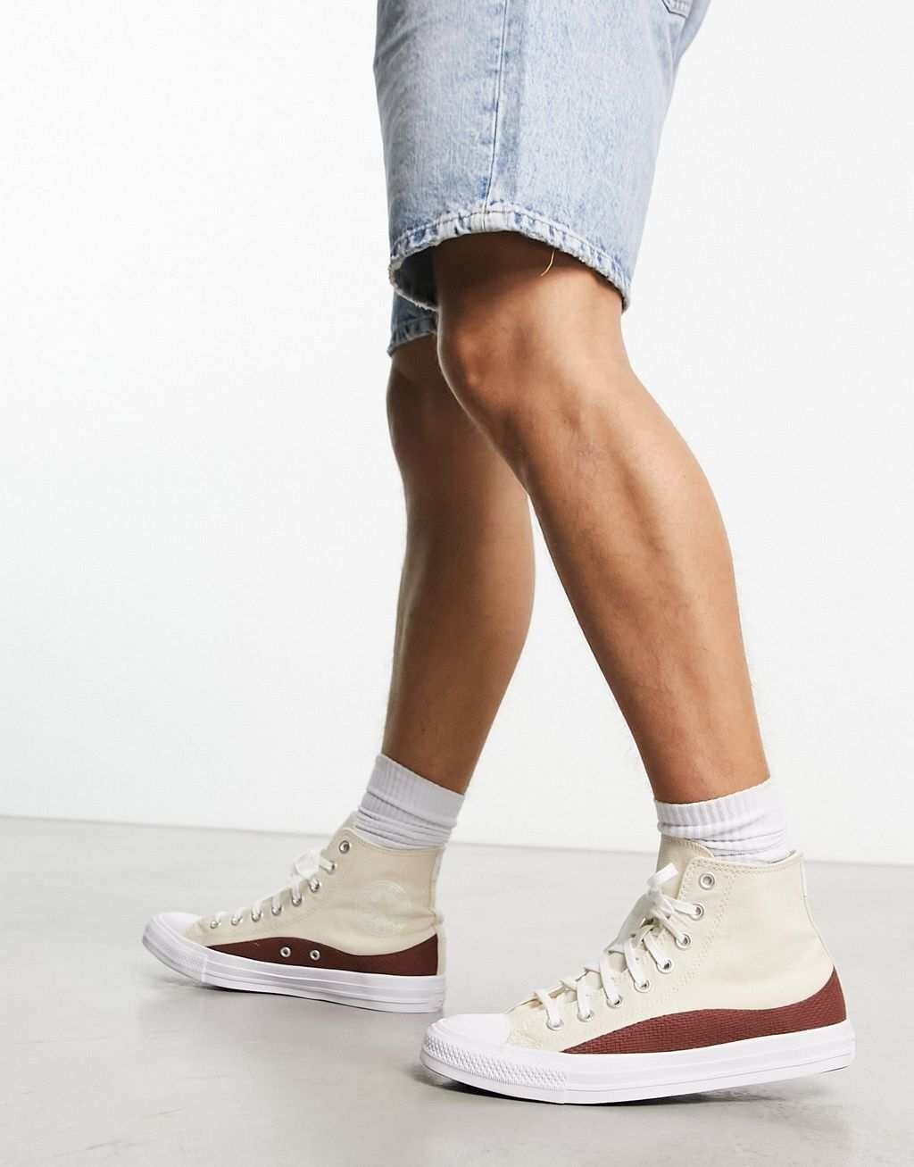 

Бело-красные кроссовки Converse Chuck Taylor All Star, Красный