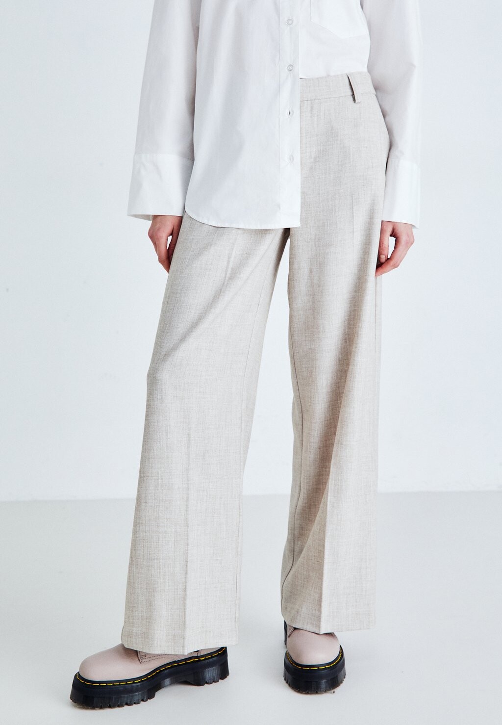 

Тканевые брюки Gina Tricot, бежевый