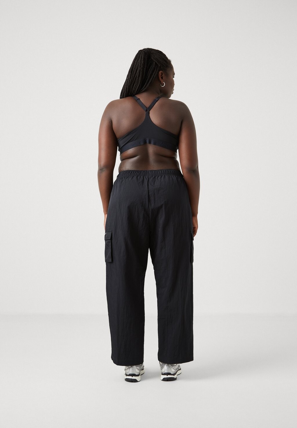

Спортивный бюстгальтер с легкой поддержкой Indy Bra Plus Nike, черный