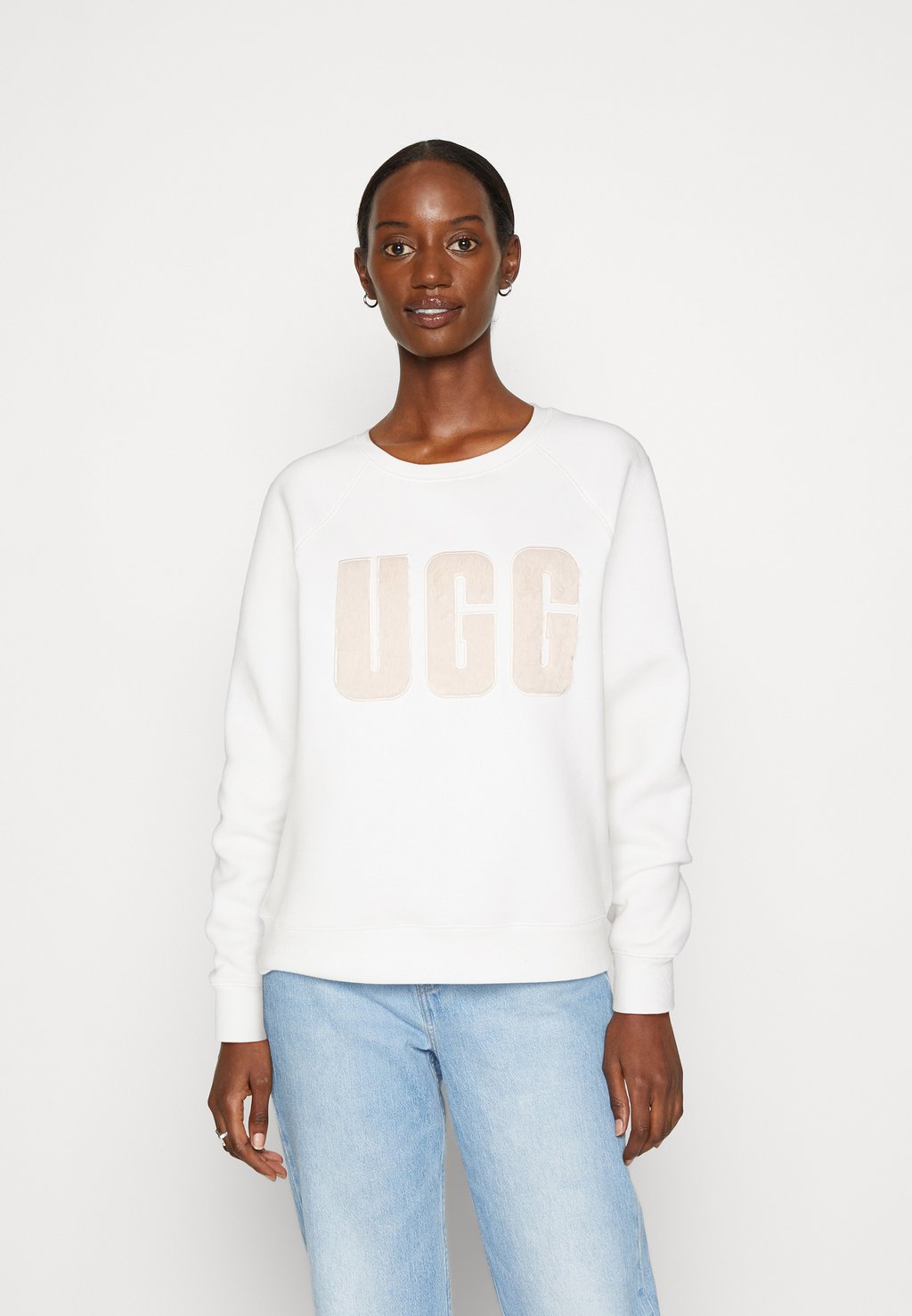 

Толстовка Madeline Fuzzy Logo Crewneck UGG, цвет nimbus/sand