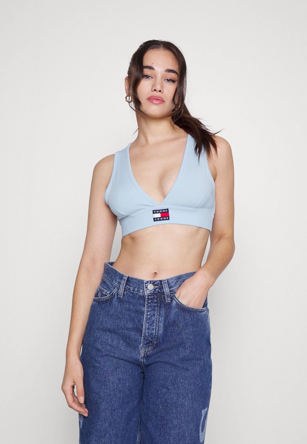 

Топ Tommy Jeans