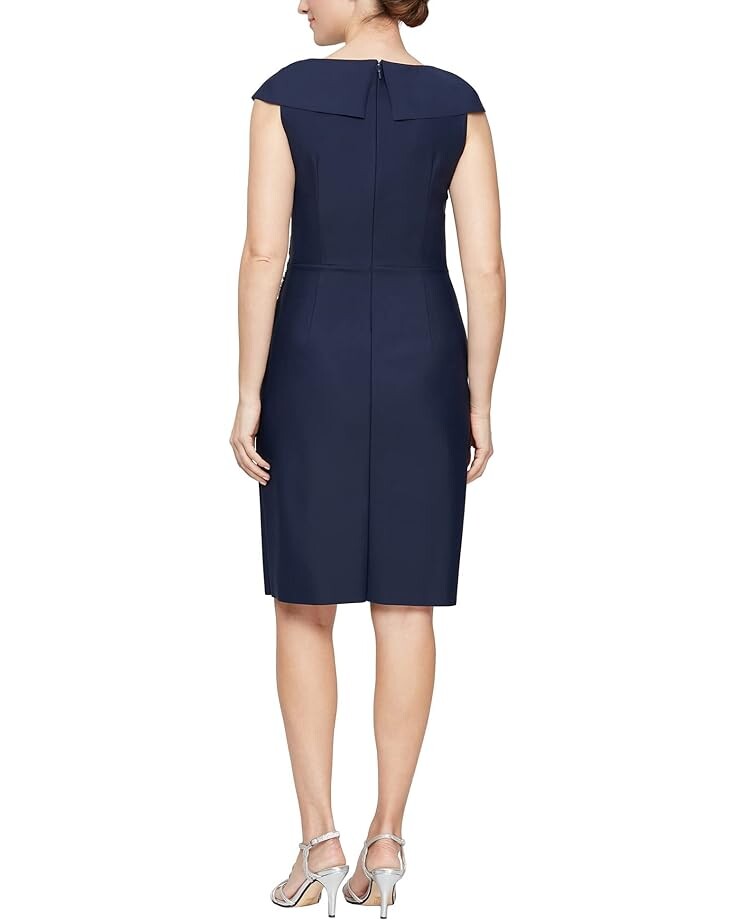 

Платье Alex Evenings Short Sheath Dress with Portrait Collar with Embellished Cascade Detail Skirt, темно-синий