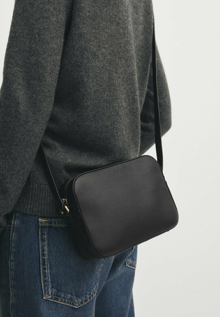 

Сумка для фотоаппарата Massimo Dutti, черный