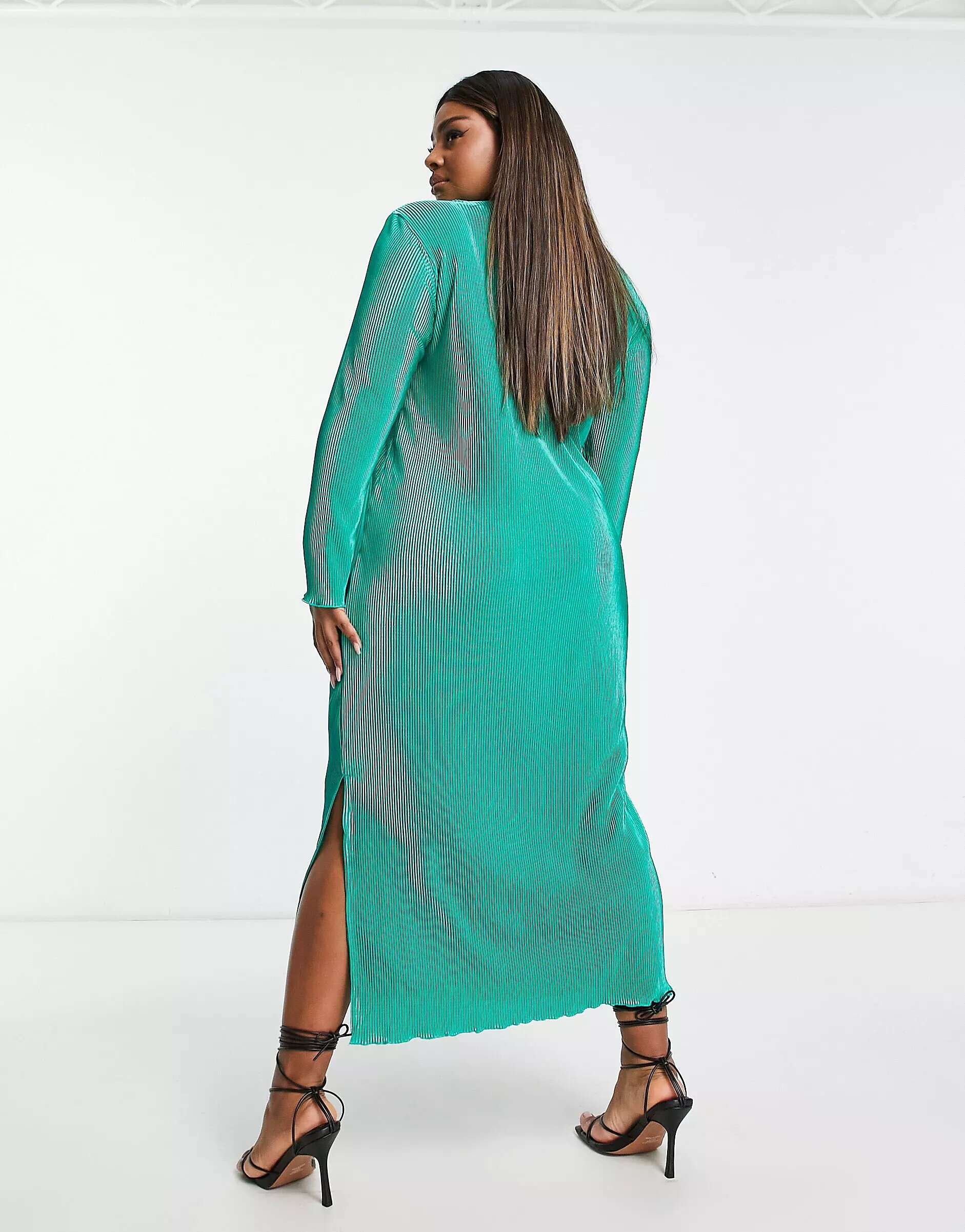 цена Эксклюзивное ярко-зеленое плиссированное платье макси с разрезом по бокам Pieces Curve Pieces Plus