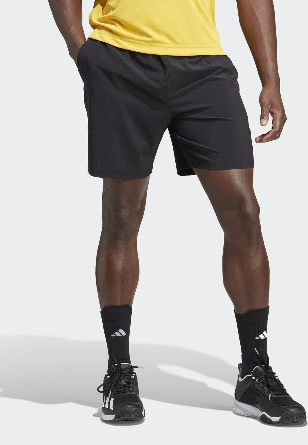 

Спортивные шорты Adidas