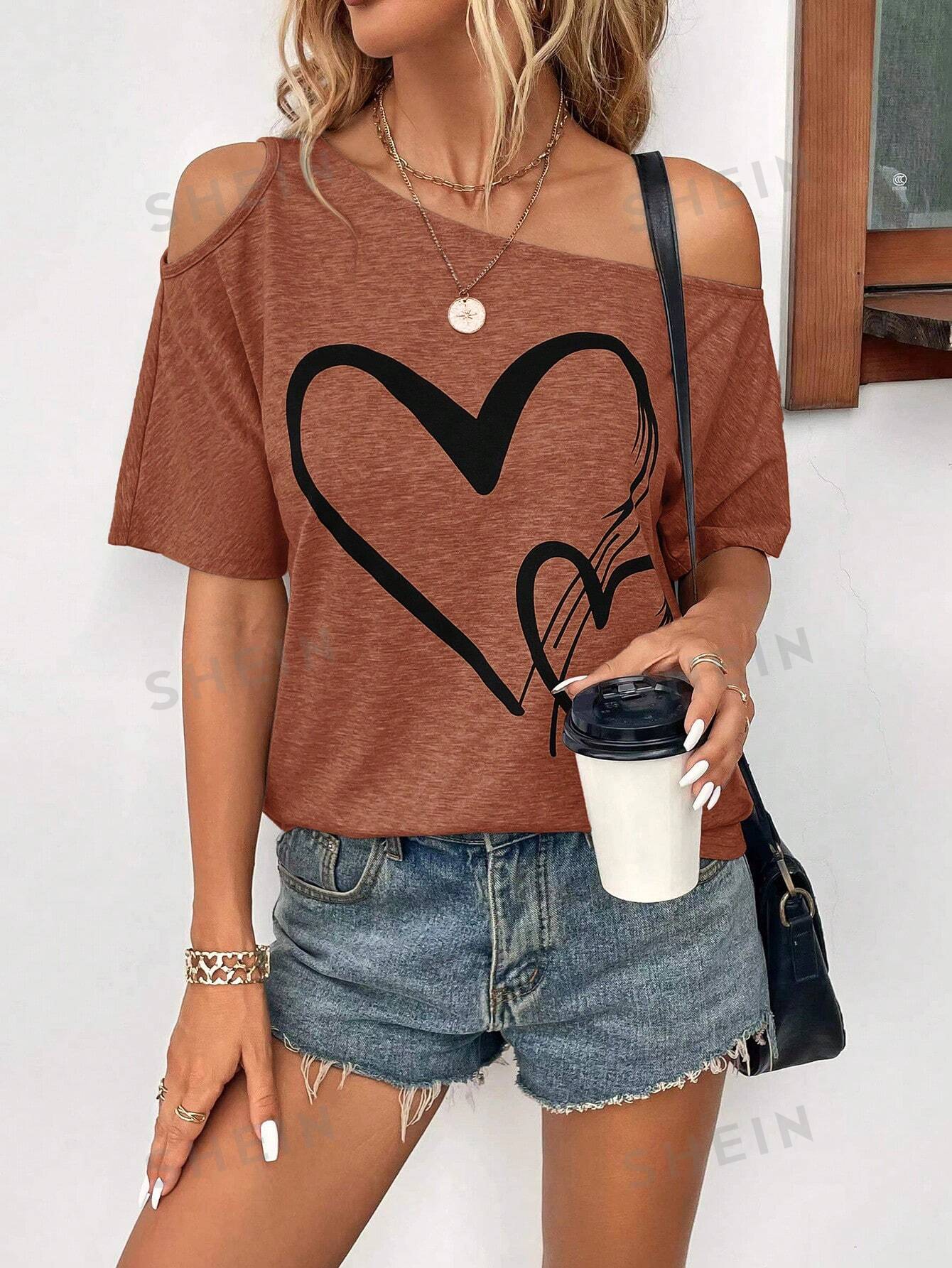SHEIN Clasi Женская футболка с принтом Love Heart и нерегулярными плечами, раст браун