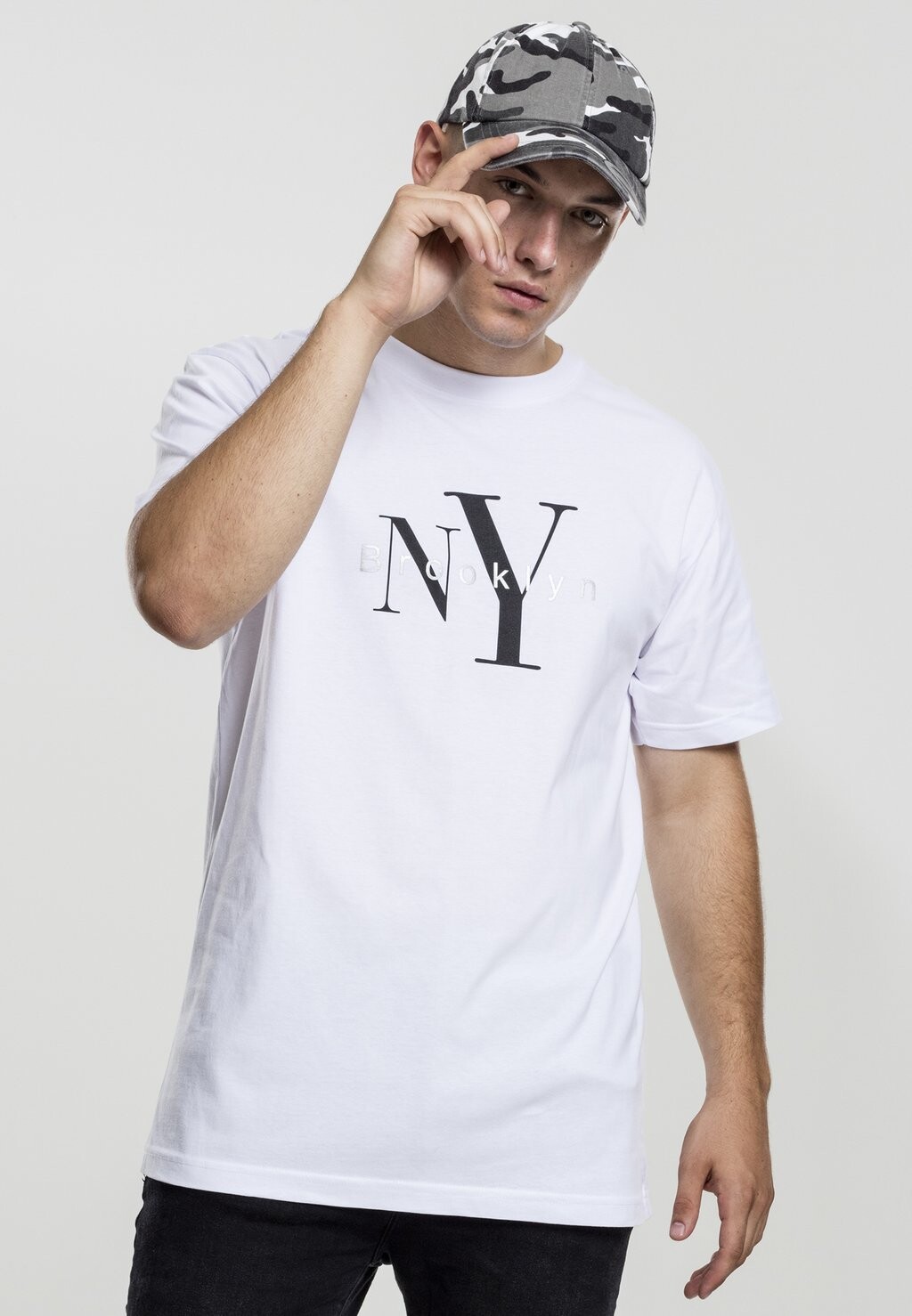 

Футболка с принтом Mister Tee, черный