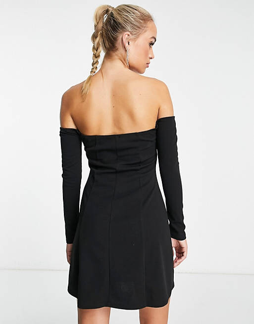 

Черное платье мини с открытыми плечами River Island