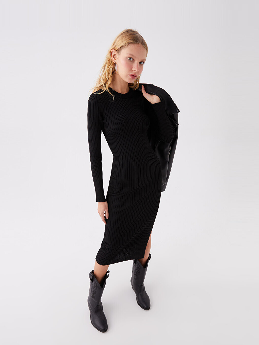 

Прямое женское трикотажное платье с круглым вырезом и длинными рукавами LCW Casual, черный
