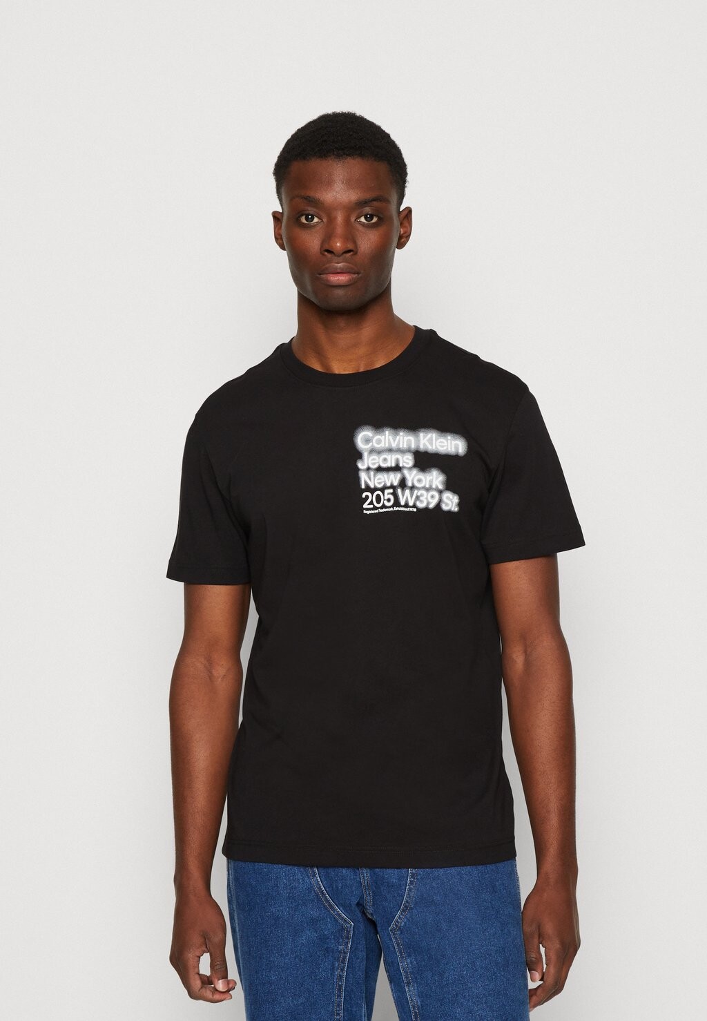 

Футболка с принтом Calvin Klein Jeans, черный