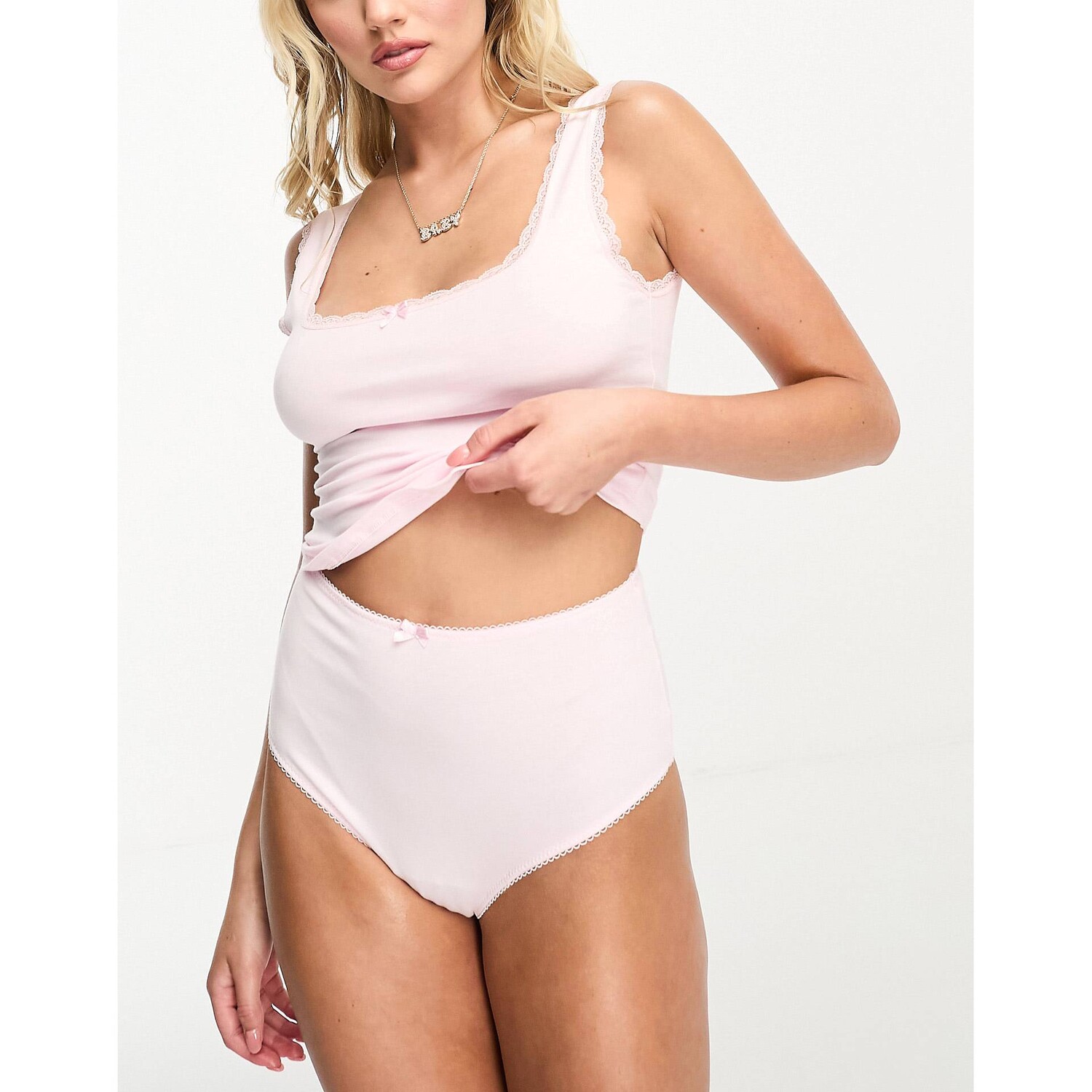 

Розовый комплект из хлопкового жилета и трусов ASOS DESIGN