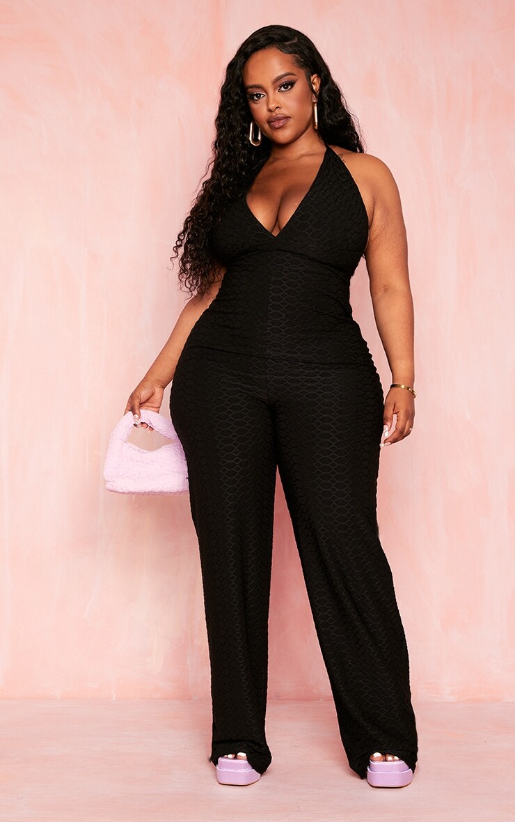 

PrettyLittleThing Черный текстурированный комбинезон с прямыми штанинами и воротником-халтер