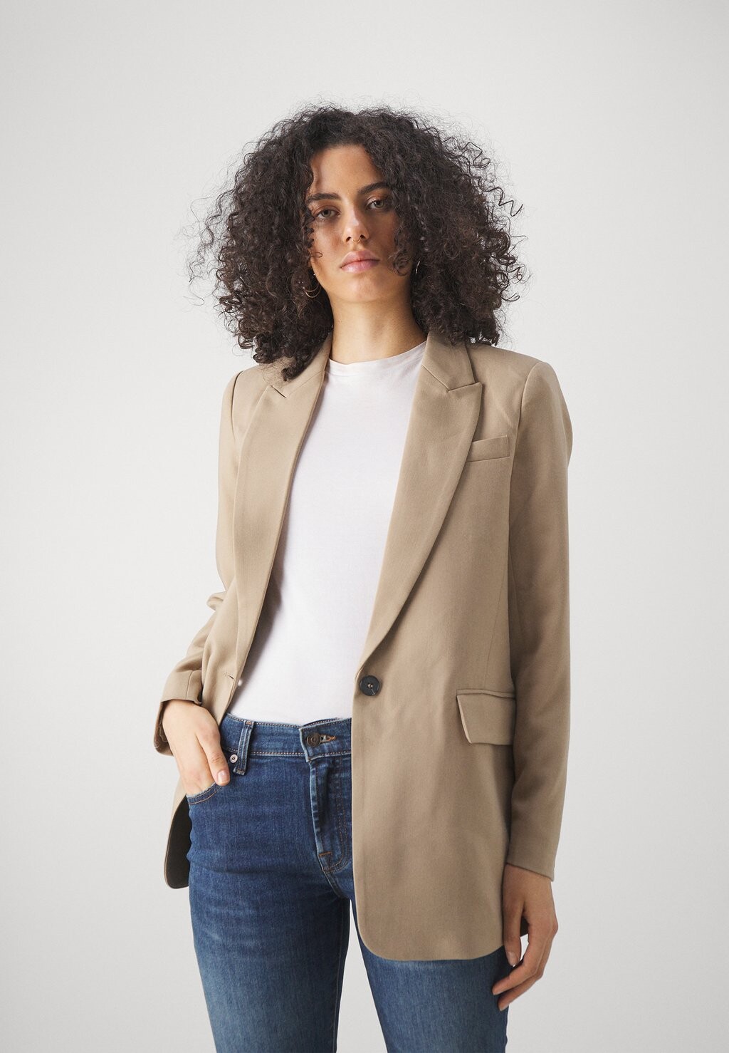 

Короткое пальто CINDYSUSBBFRIDA BLAZER Bruuns Bazaar, бежевый