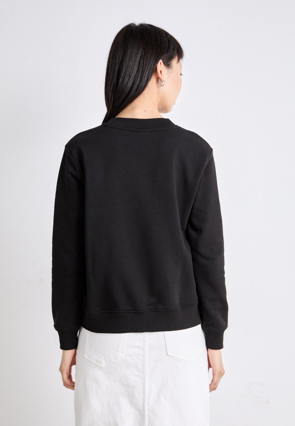 

Толстовка BADGE CREWNECK Calvin Klein, черный