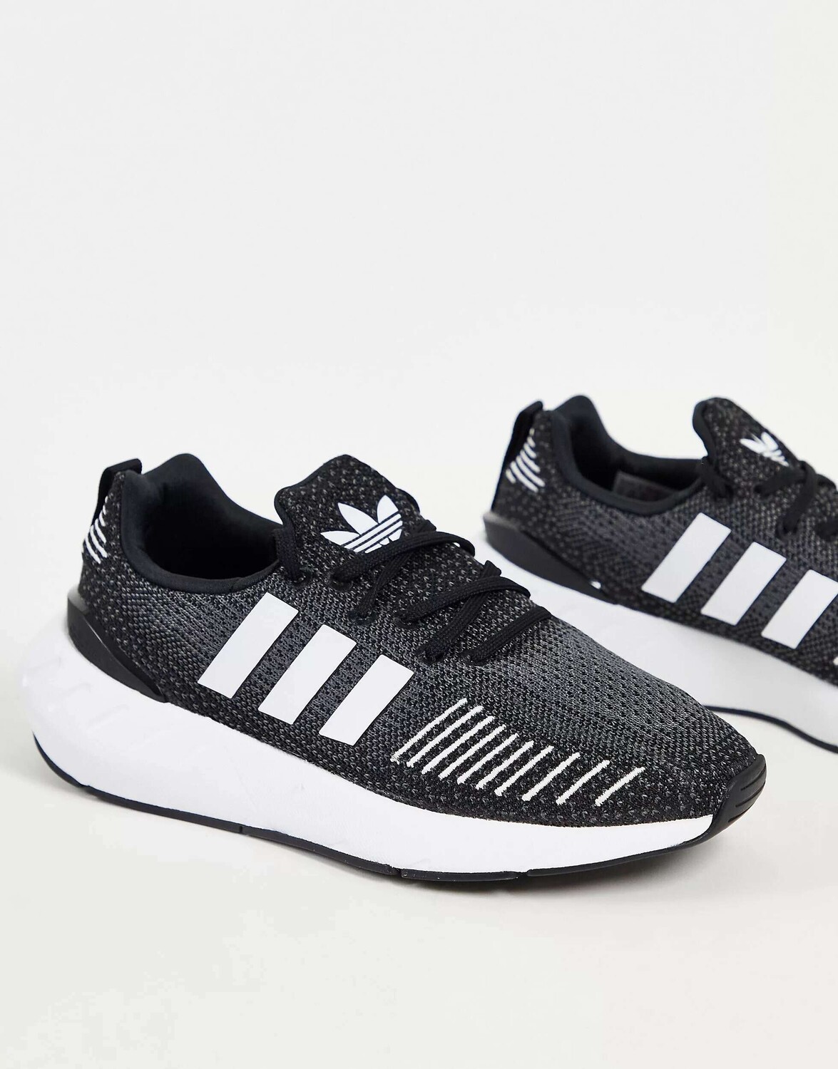 

Черные кроссовки adidas Originals Swift 22, Черный