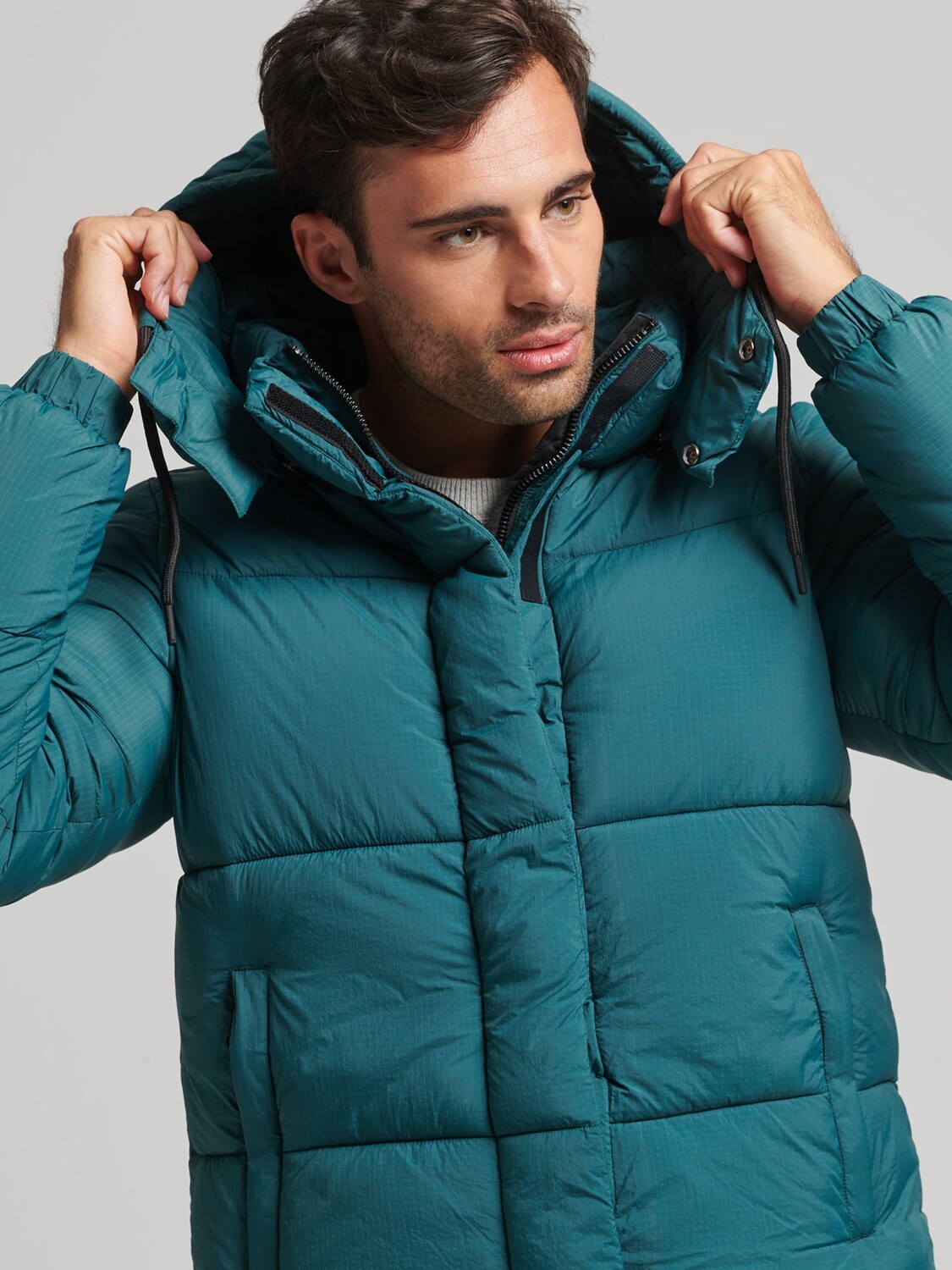 

Короткая утепленная куртка Superdry Touchline, сетка средней толщины из сосны