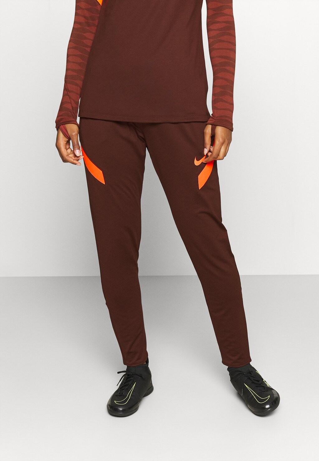 

Спортивные брюки Nike